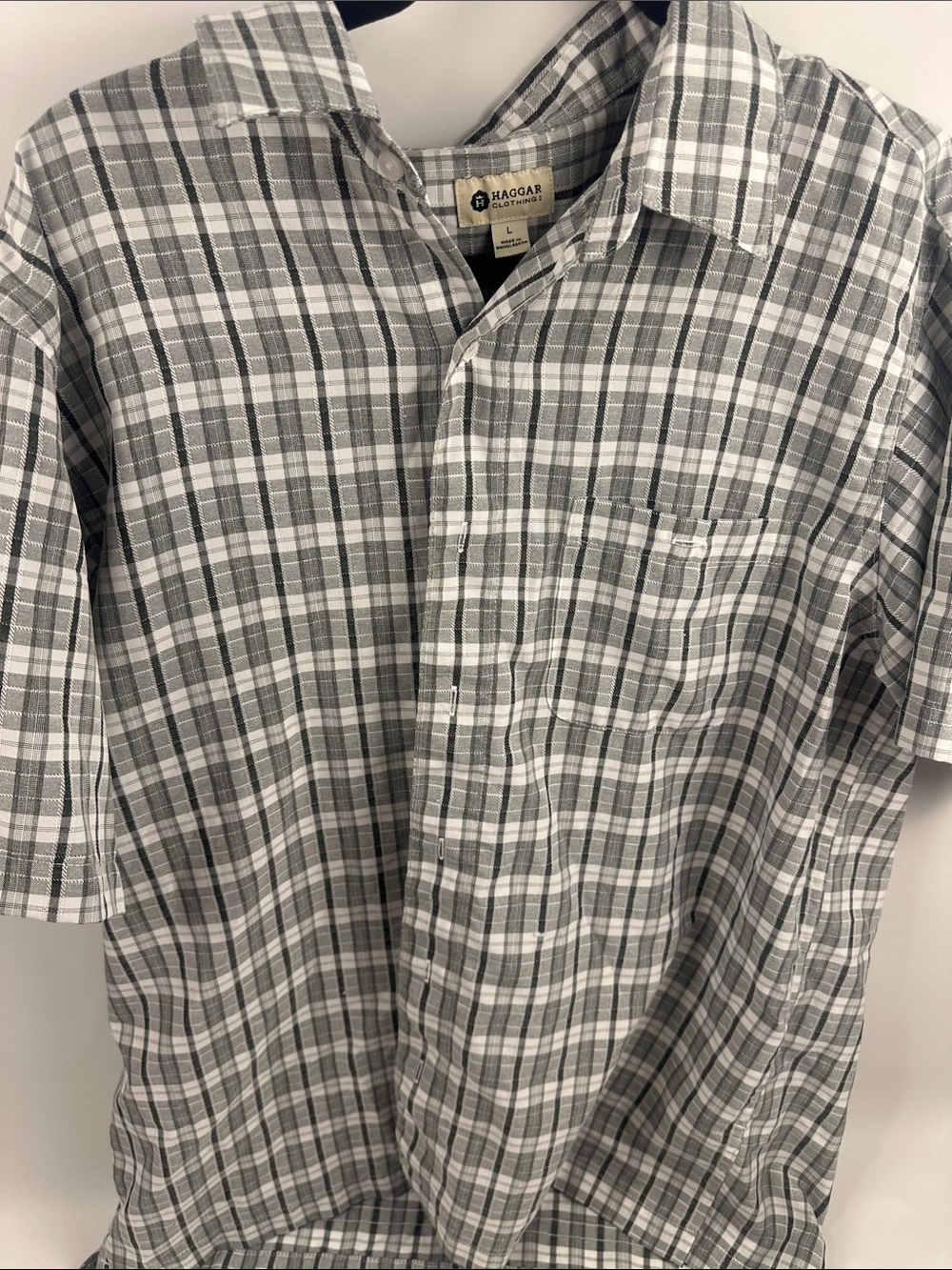 Haggar Men's White and Gray Plaid Short-Sleeve Button-Down Shirt